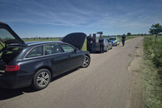 Policjanci błyskawicznie wpadli na jego trop, odzyskali skradzione pieniądze i doprowadzili do aresztowania podejrzanego