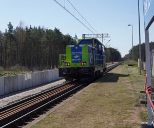 Rail Baltica. Kolej w Ełku zmienia się dla podróżnych! Zobacz postępy prac [ZDJĘCIA]