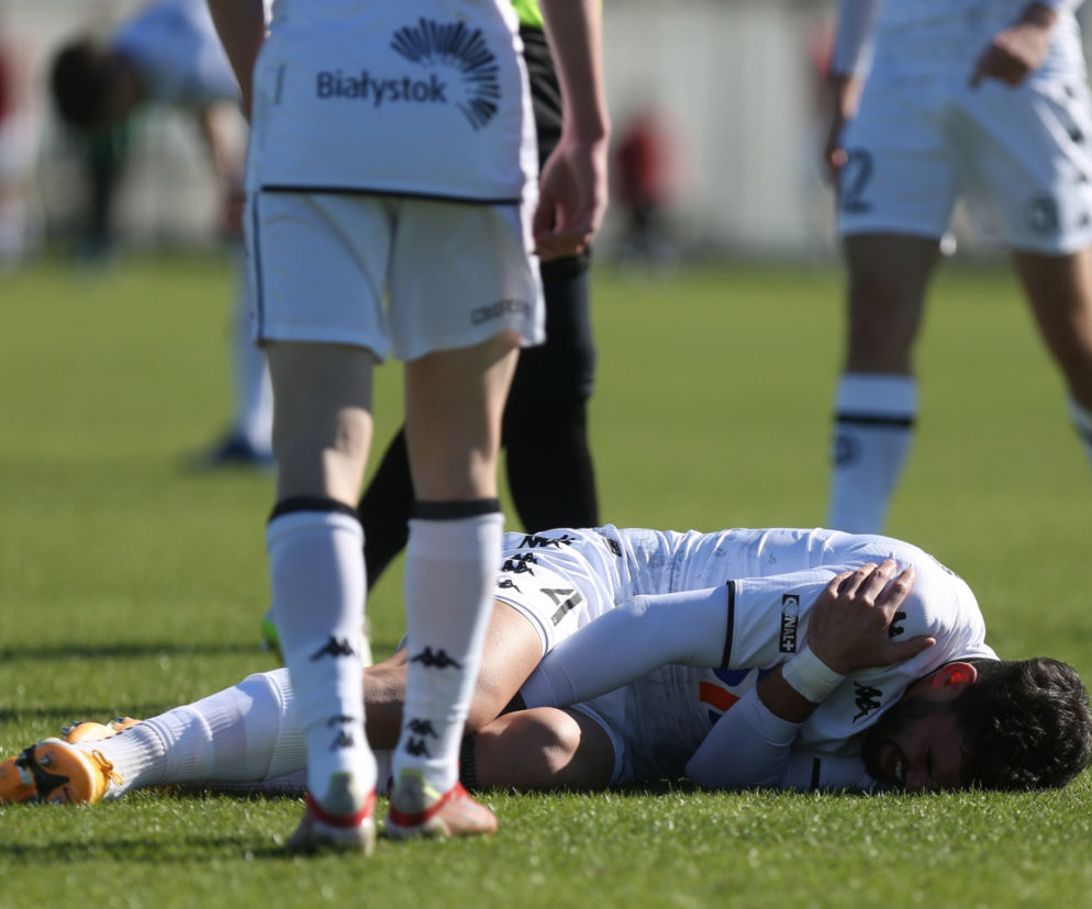 Jagiellonia Białystok. Początek rundy wiosennej bez środkowego obrońcy. Przejdzie operację