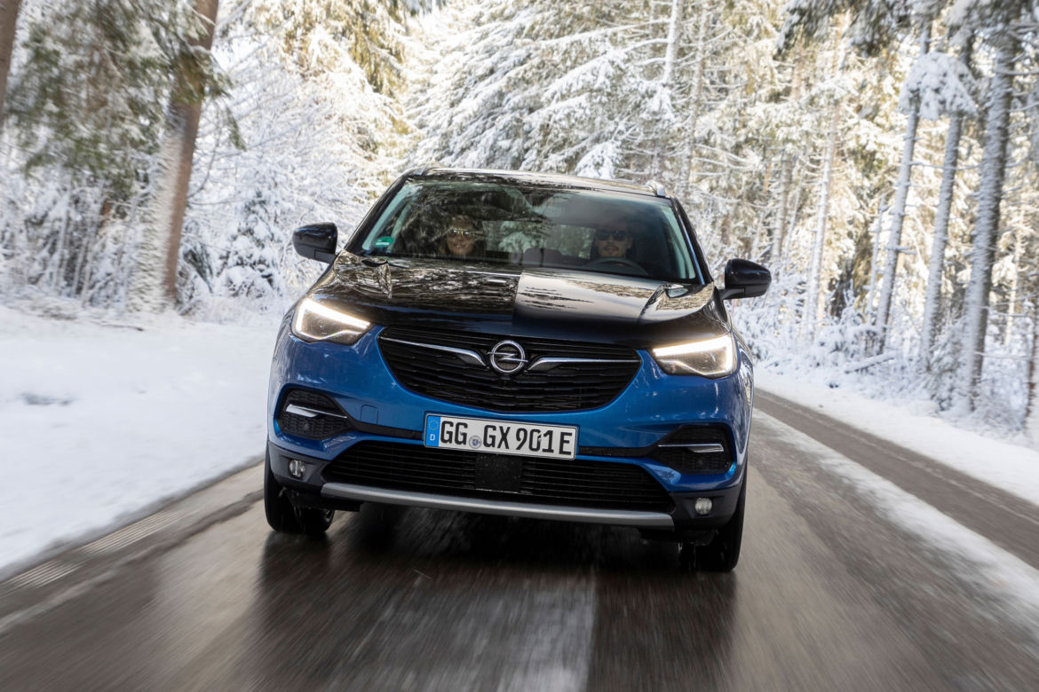 Opel Grandland X Hybrid4 1.6 Turbo A8 300 KM AWD