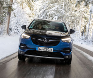 Opel Grandland X Hybrid4 1.6 Turbo A8 300 KM AWD