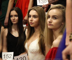 Miss Warmii i Mazur 2020. Dziewczyny zaprezentowały się w sukienkach koktajlowych