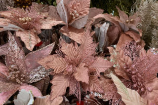 Poinsecje jako ozdoby choinkowe