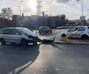 Dramatyczny wypadek na ul. Fieldorfa. Pijany kierowca rozbił samochód