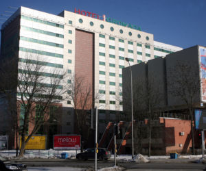 Kolejny moloch do wyburzenia. Zrównają z ziemią hotel na Okęciu