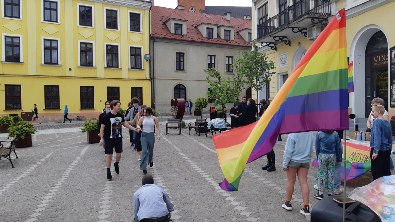  Happening uliczny „Queer is here!”. Tarnów chce być  miastem tolerancyjnym