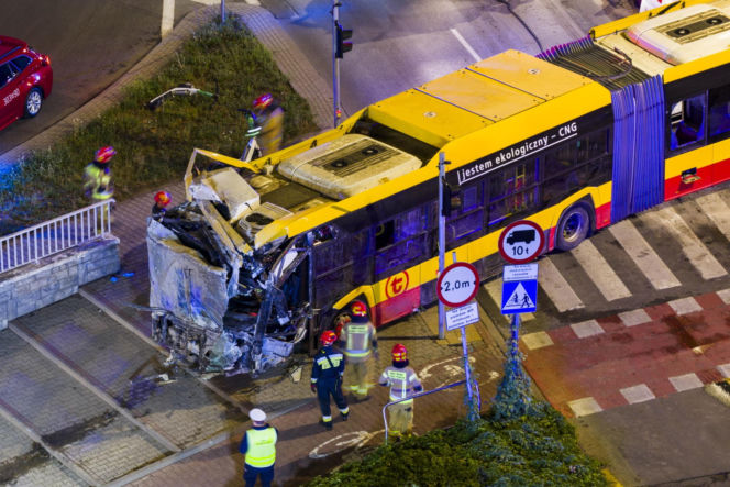 Autobus miejski wjechał w przejście podziemne przy Dworcu Zachodnim