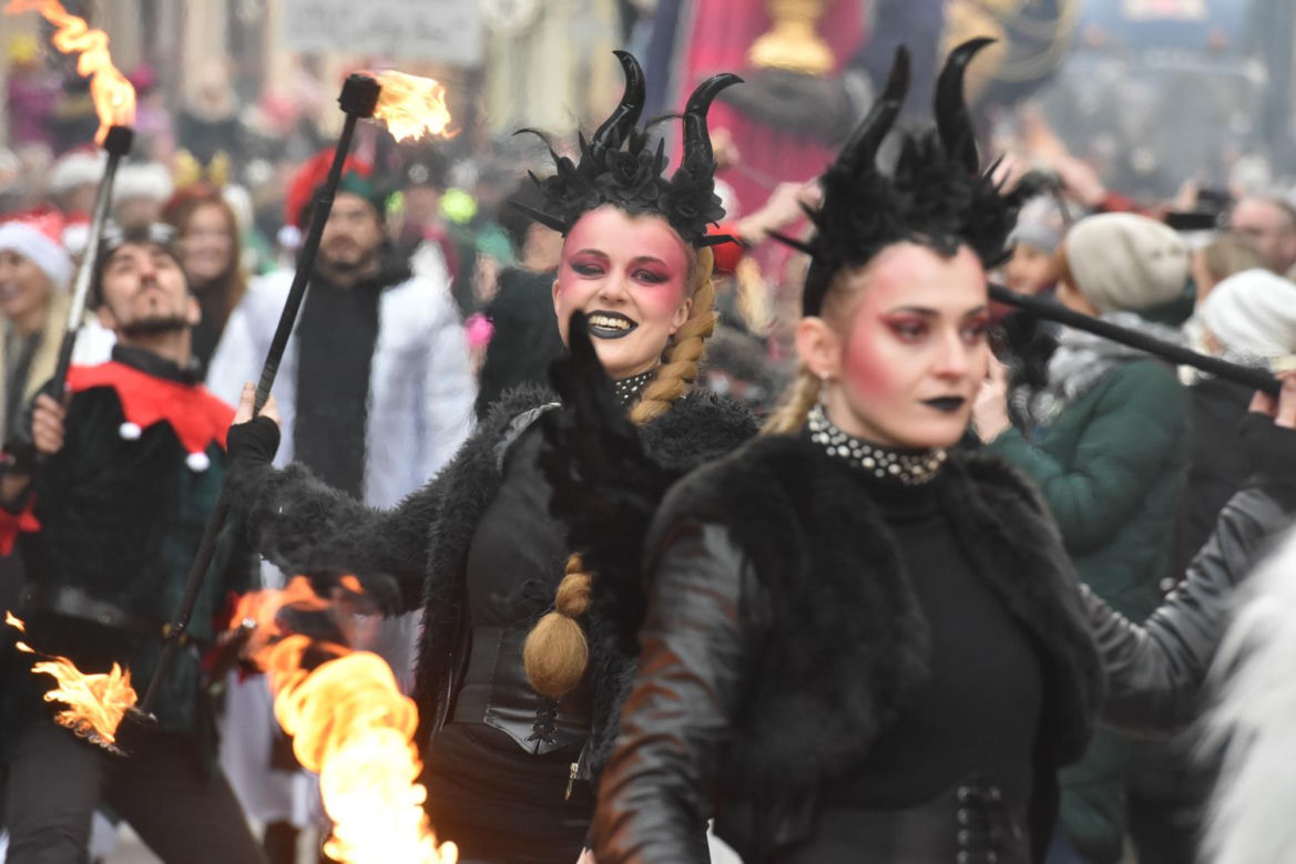 Orszak Trzech Króli 2025 w Toruniu: Kopernik towarzyszył Mędrcom ze Wschodu. Zdjęcia ze starówki