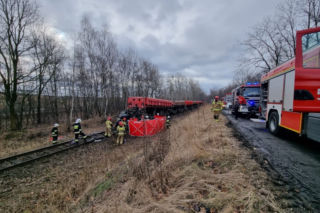 Pociąg zmiażdżył traktor podczas cofania! Potworna tragedia w Rybniku
