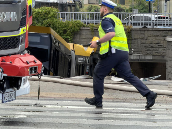 Autobus miejski wjechał w przejście podziemne przy Dworcu Zachodnim