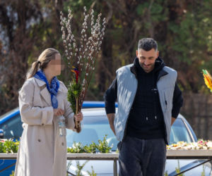 Rafał Maserak tańczący z palmami