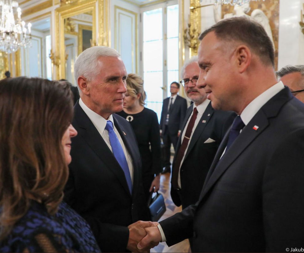 Prezydent Andrzej Duda ucztuję Mikiem Pencem