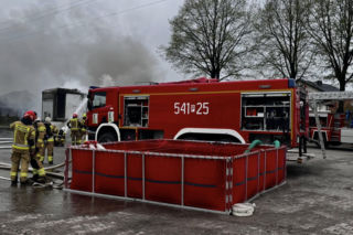 Gigantyczny pożar w Wielkopolsce! Płonie magazyn energii, ewakuowano 65 osób