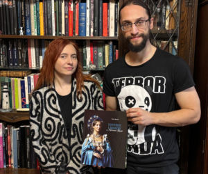 Od 20 lat projektują kostiumy historyczne. Najciekawsze znalazły się w albumie