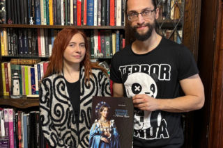 Od 20 lat projektują kostiumy historyczne. Najciekawsze znalazły się w albumie