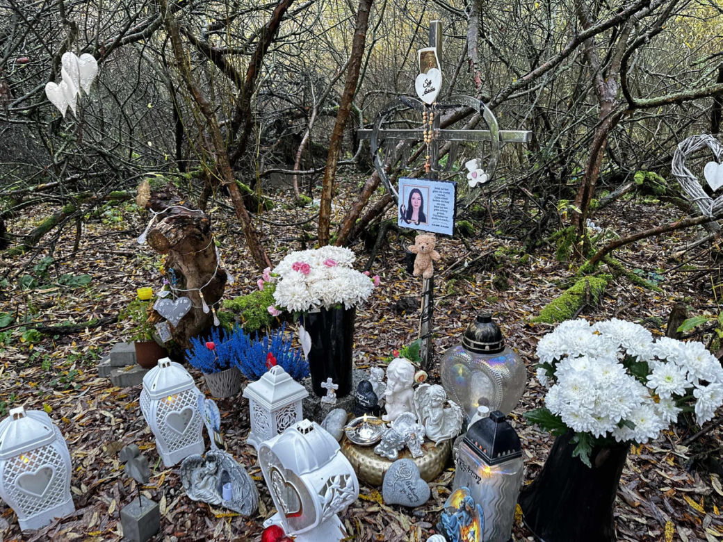 Mama cierpi po stracie Mai. Codziennie odwiedza miejsce znalezienia zwłok. Co powiedziałaby mordercy córki?