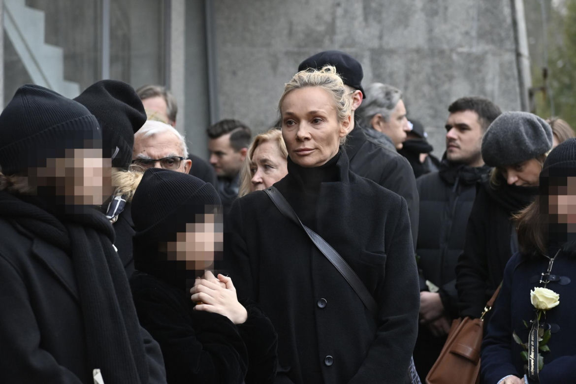 Zapłakana Sonia Bohosiewicz na pogrzebie teścia. Smutek, że aż serce się kroi 