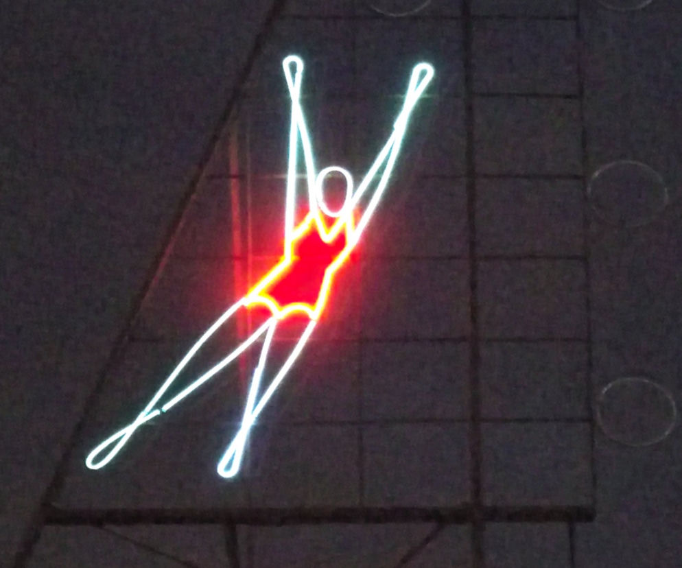 Błyskawica na neonie wywołała burzę. Jak symbol Strajku Kobiet znalazł się na siatkarce?