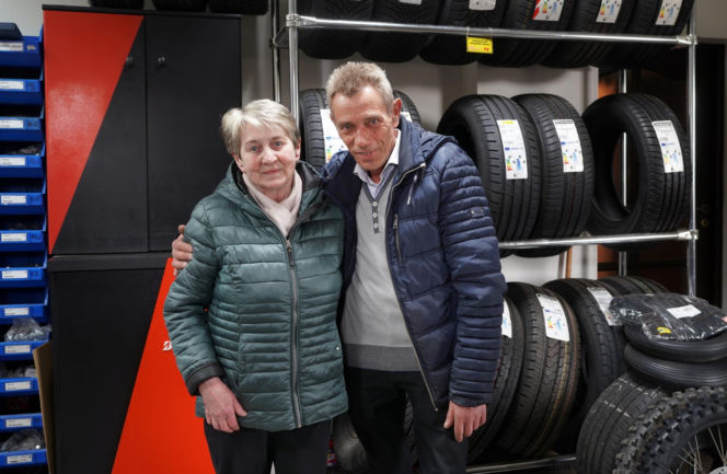 Urząd kazał mu zapłacić 2 miliony złotych, bo przekazał opony fundacji. Pan Sławomir 8 lat walczył o sprawiedliwość