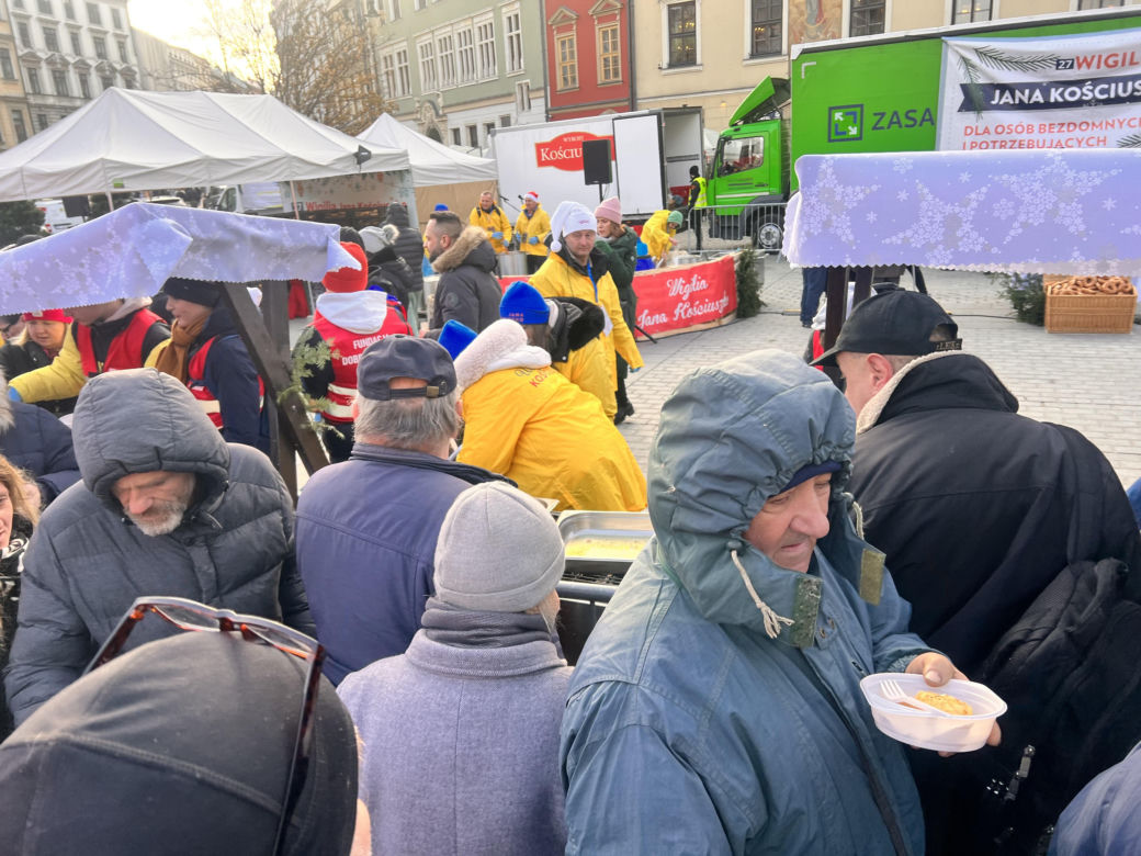XXVII Wiglia dla Osób Bezdomnych i Potrzebujących Jana Kościuszko ponownie na Rynku Głównym w Krakowie 