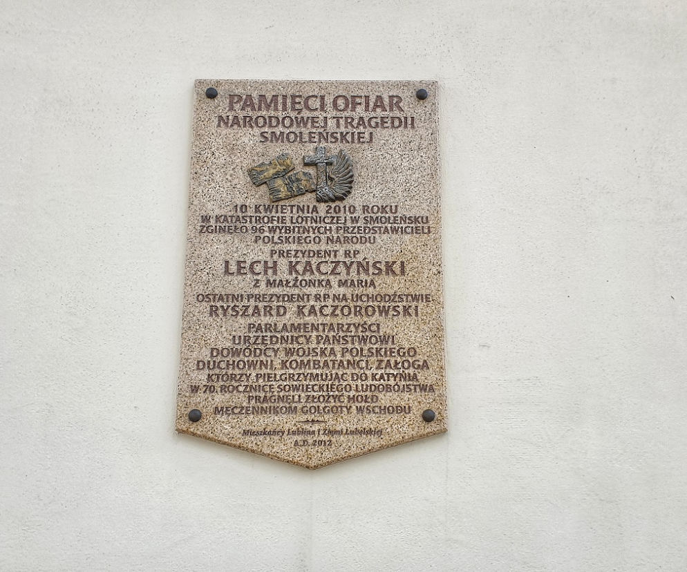 Lublin: Tablica upamiętniająca ofiary katastrofy smoleńskiej