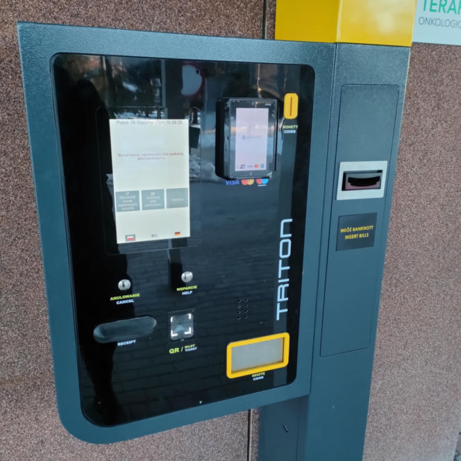 Łomża. Za parking przy szpitalu zapłacimy w automacie. Nowe zasady korzystania z parkingu od 9 lutego