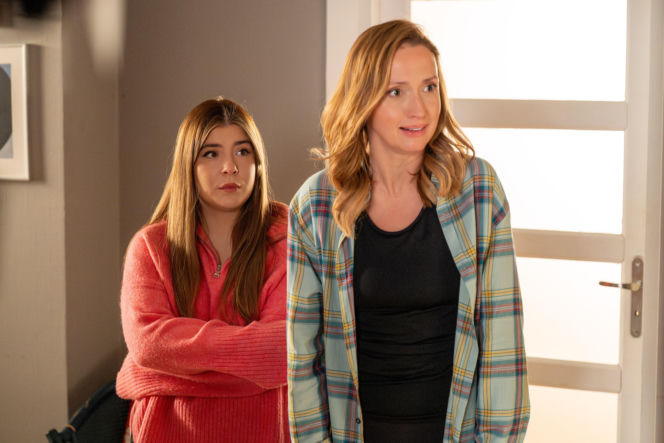 Barwy szczęścia odc. 3411. Asia (Anna Gzyra), Agata (Natalia Zambrzycka)
