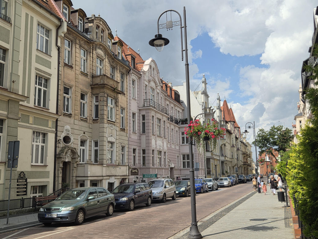 Tak wygląda jedna z najbardziej eleganckich ulic w Bydgoszczy. Zapraszamy na spacer po ul. Cieszkowskiego