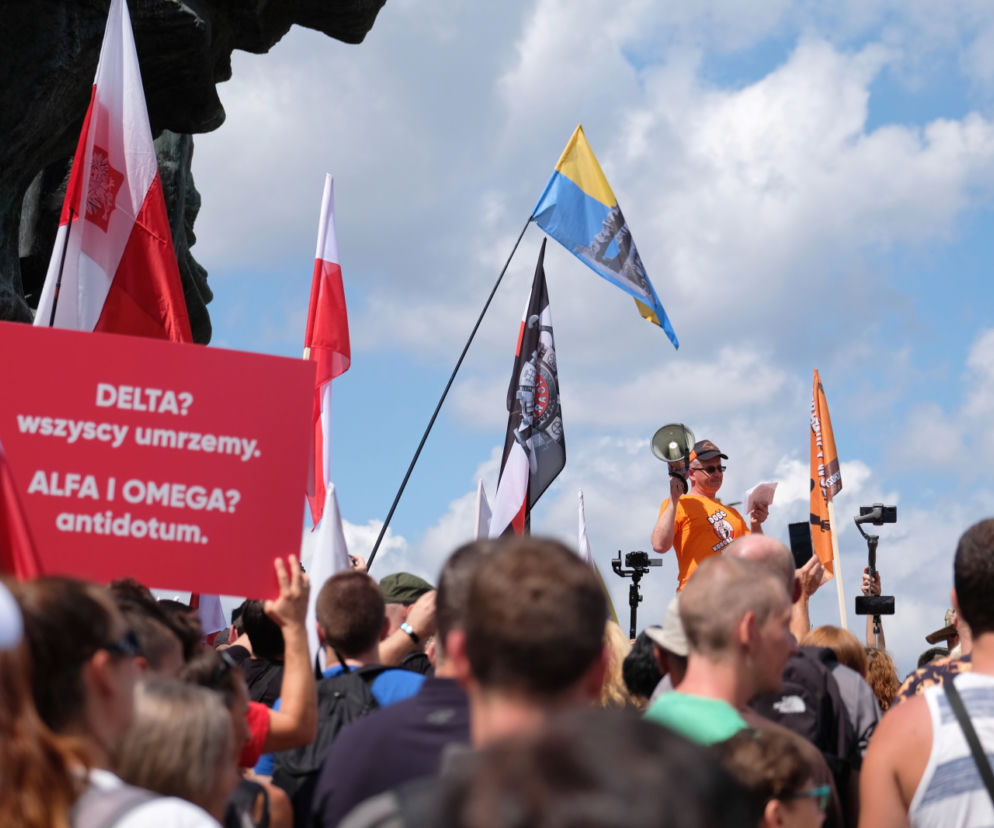 Protest antyszczepionkowców w Katowicach
