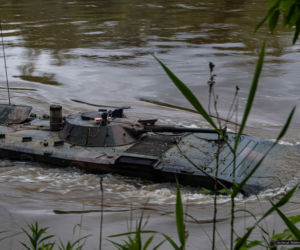 Gąsienicowy transporter pływający PTS-M oraz BWP-1