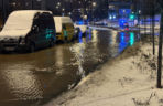 Kilkanaście awarii wodociągowych w Nowy Rok w Warszawie, zalane ulice. Kilkadziesiąt budynków bez wody
