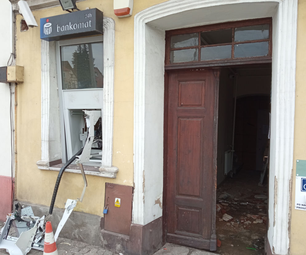 Bankomat w Rydzynie wyleciał w powietrze. Policja szuka sprawców.