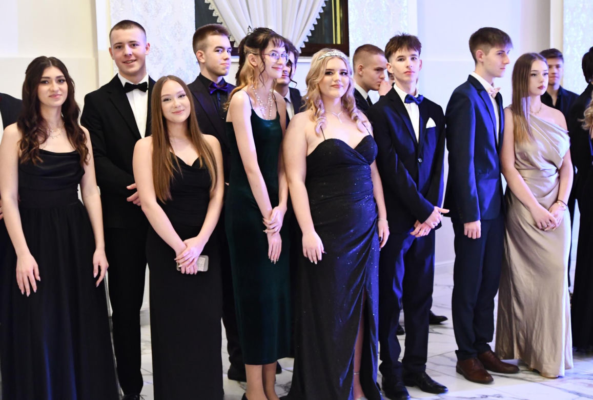 Studniówki 2025: Bal III Liceum Ogólnokształcącego w Starachowicach