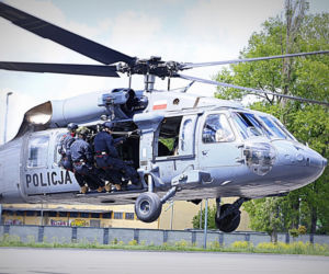 Lublin: Policyjny helikopter krążył nad miastem. Poważne działania policyjnych komandosów 