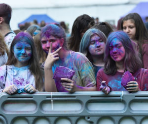 Lublin „wybuchł” kolorami. Holi Festival nad Zalewem Zemborzyckim