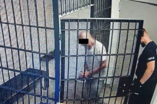 Policjanci zaatakowani maczetą, nożem i siekierą. 75-latek zatrzymany