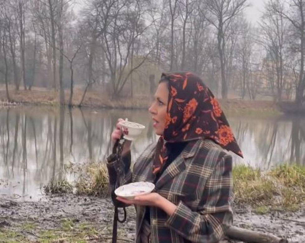 Ola Kwaśniewska jak Elżbieta II