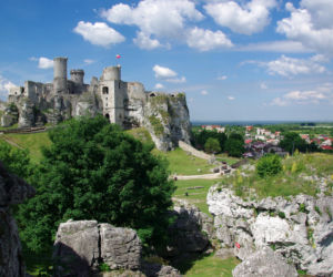 To najpiękniejszy zamek w województwie śląskim. Znajduje się w malowniczej wsi