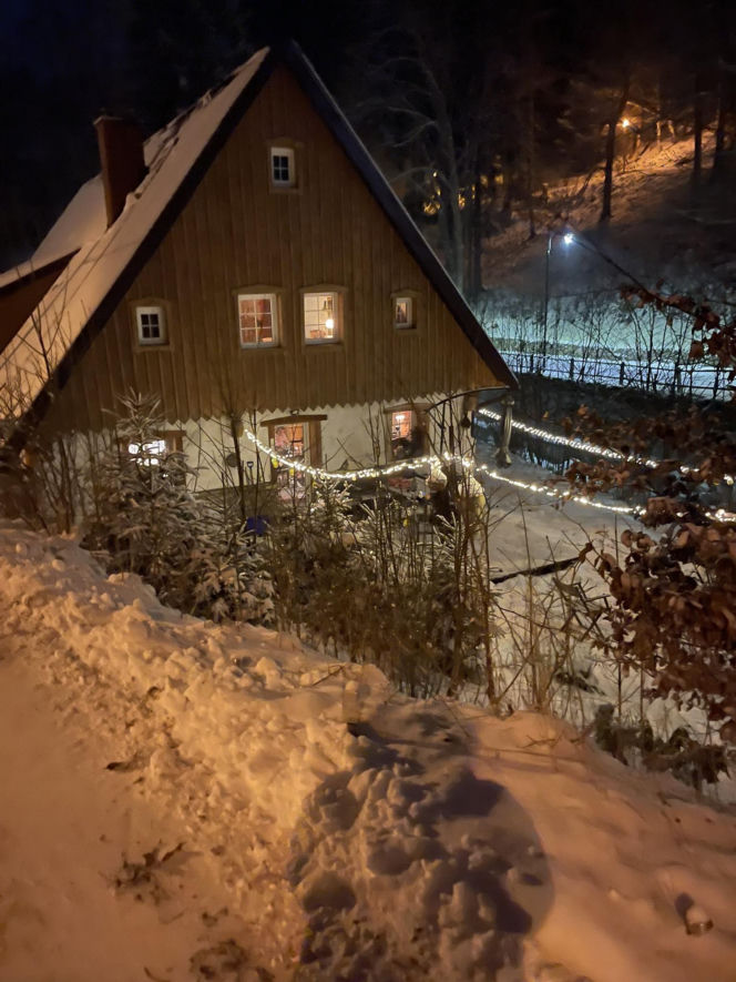 Zapomnij o Zakopanem! Ta wieś na Dolnym Śląsku zimą zamienia się w bajkową krainę
