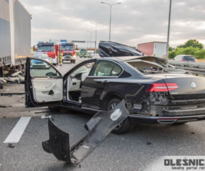 Groźny wypadek na trasie S8. Volkswagen zderzył się z ciężarówką