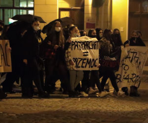 Czarny spacer ulicami Torunia 