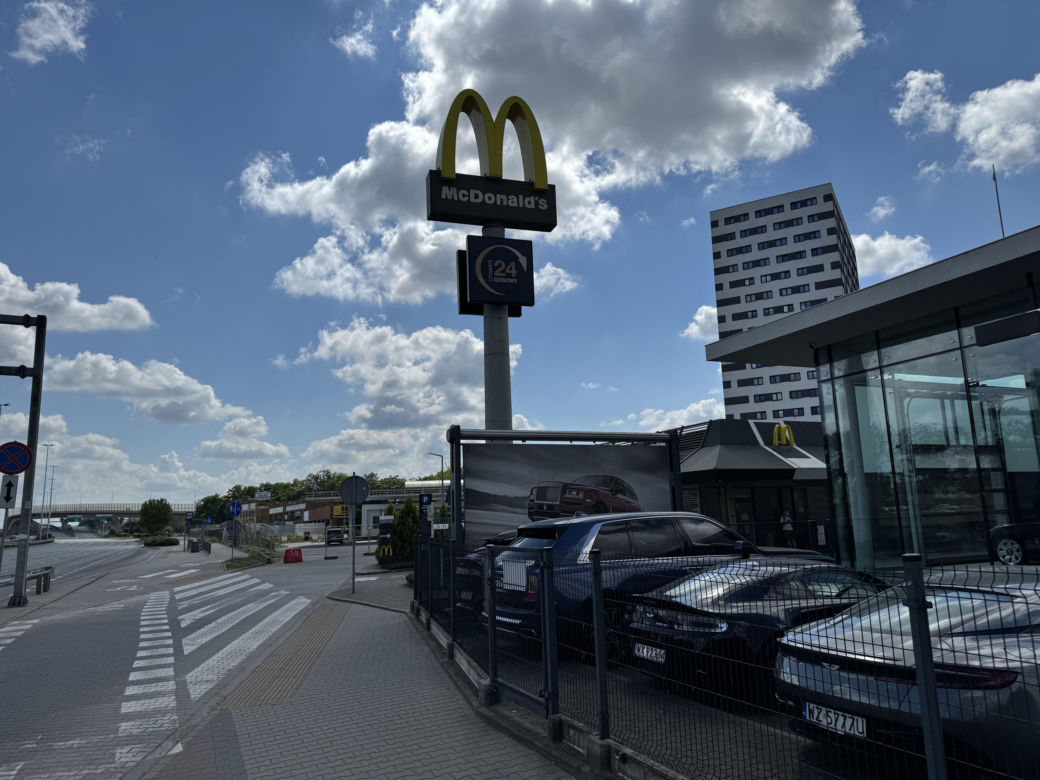 Koniec popularnego McDonald'sa w Warszawie. Zamyka się też stacja paliw. Była świadkiem okropnej tragedii