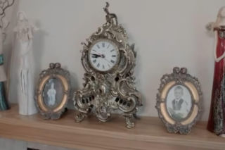 Nietypowe rzeczy w domu Czarnka. Zajrzeliśmy do środka, a tam...! Stylowe pamiątki po biskupie