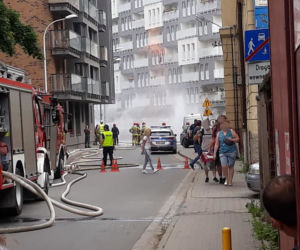 Pożar w centrum Wrocławia. Koparka uszkodziła gazociąg
