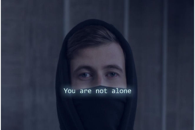 Alan Walker kocha swoich fanów. Teledysk Alone z ich udziałem [VIDEO]