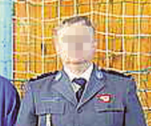 Żona komendanta kłusuje w lesie
