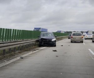 Wypadek A4 dacia wjechała w bariery