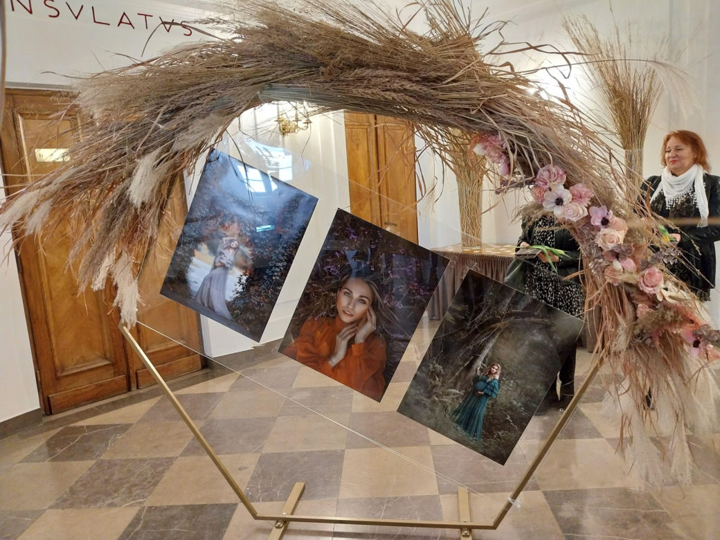 Wernisaż wystawy fotografii Anety Rozkal „Kobieca perspektywa: Wystawa Fotografii Kobiet”