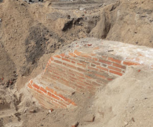 Sensacyjne odkrycie archeologiczne w centrum Torunia! Fragment średniowiecznego muru zewnętrznego fosy nowomiejskiej