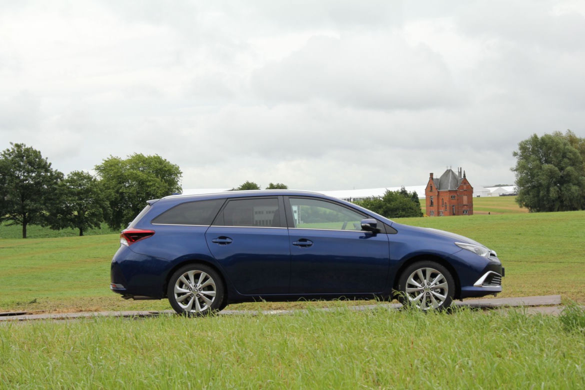 Toyota Auris Touring Sports lifting
